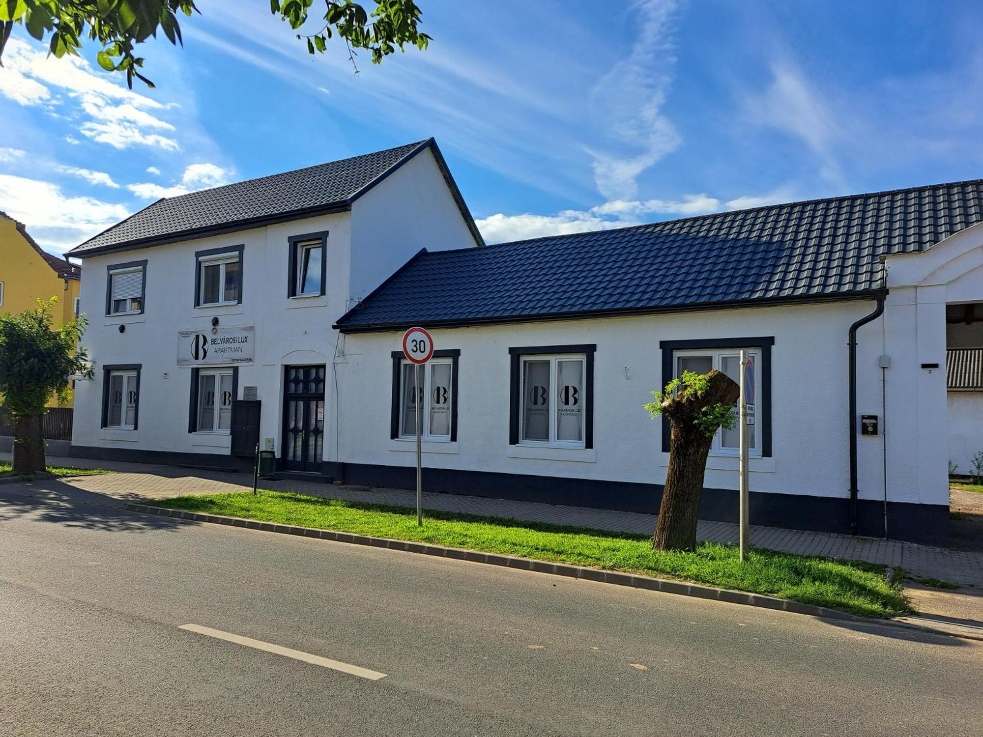 Belvarosi Lux Apartman Vásárosnamény Buitenkant foto